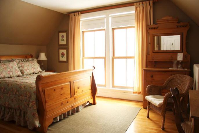 Gillespie House Inn Parrsboro Room photo