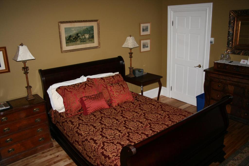 Gillespie House Inn Parrsboro Room photo