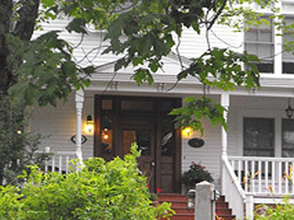 Gillespie House Inn Parrsboro Exterior photo