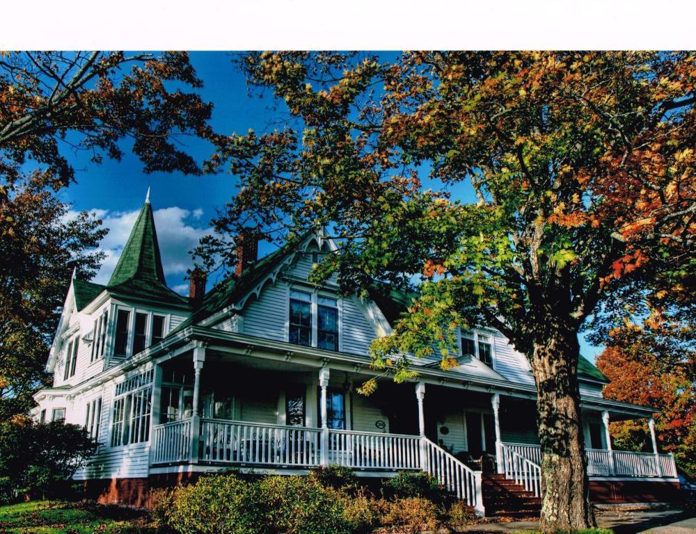 Gillespie House Inn Parrsboro Exterior photo